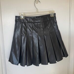 Black Pleated Leather Skirt. US 6.